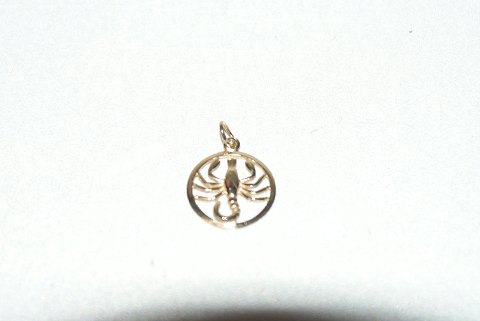 Elegant scorpion pendant in 14 carat gold