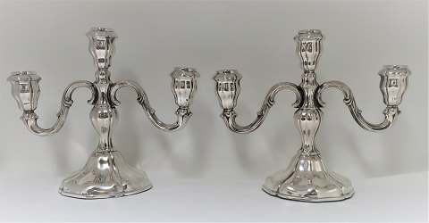 Silber 3-armige Kerzenhalter (830). Ein Paar. Höhe 24 cm. Produziert 1939.