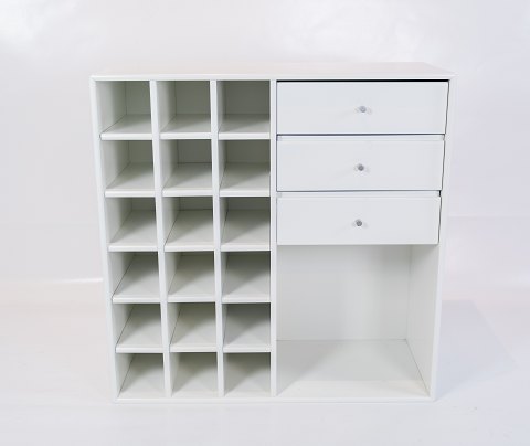 Large white Montana Module with drawers and 18 smaller shelves, designed by 
Peter J. Lassen.
5000m2 showroom.
