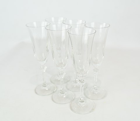 Set of six champagne glass, in great antique condition.
5000m2 showroom.