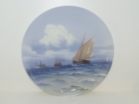 Bing & Grondahl
Plate with sailboats at sea in front of Kronborg Castle from 1915-1948