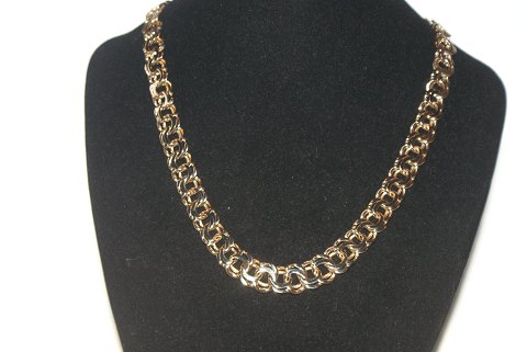 Elegant Bismarck necklace with 14 carat gold necklace