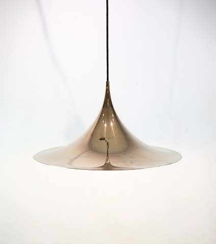 Gold colored Gubi Semi pendant designed by Claus Bonderup and Thorsten Thorup in 
1968. 
5000m2 showroom.