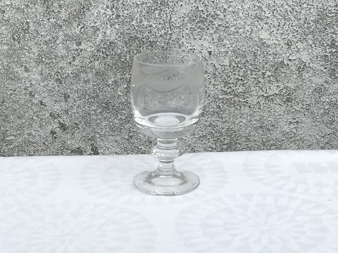 Lindahl Nielsen
Glass with garland sanded edge
Snaps
* 40kr