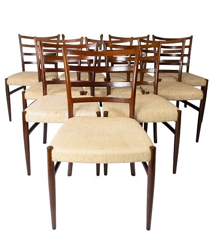 Sæt af 10 spisestuestole af palisander og polstret med lyst uldstof designet af 
N.O Møller.
5000m2 udstilling.
