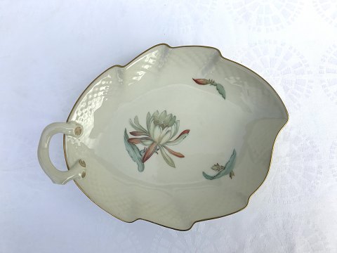 Bing & Grondahl
Cactus
Leaf dish
# 199
* 125DKK