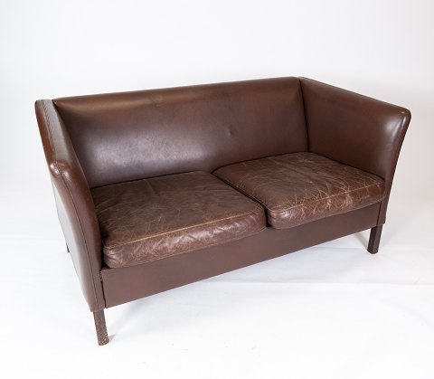 To pers. Sofa -Mørke brunt læder - Dansk design - fremstillet af Stouby 
Møbelfabrik - 1960 
