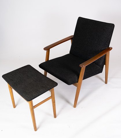 Easy chair with stool in teak and dark wool fabric of danish design from the 
1960s. 
5000m2 showroom.