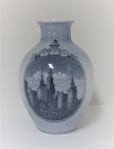 Royal Copenhagen. Rundskuedags vase 1926. Height 16,5 cm. (1 quality)