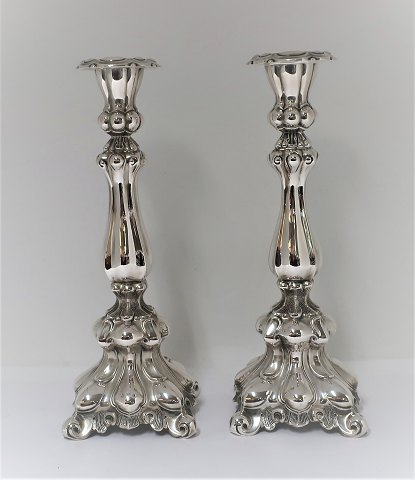 Sølv lysestager (830). Et par. Højde 28,5 cm.