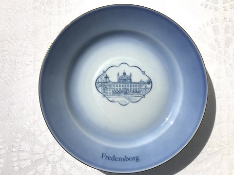 Bing & Grondahl
The castle set
Cake plate
Fredensborg
# 616
* 40 DKK