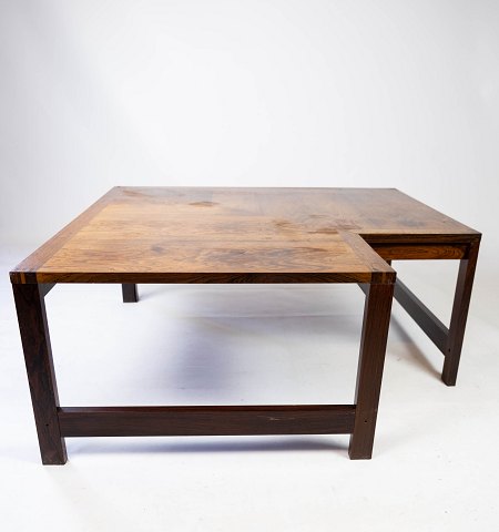 Coffee table, model Moduline, in rosewood designed by Ole Gjerløv-Knudsen and 
Torben Lind and manufactured by France & Son in the 1960s.
5000m2 showroom.
