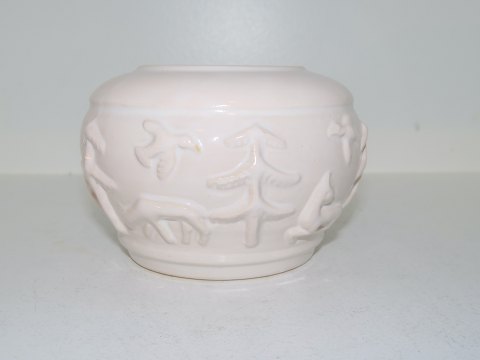 Hjorth art pottery
White jar with hunters and animals