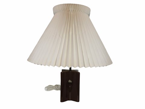 Bing & Grondahl
Small brown table lamp with Le Klint shade