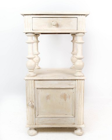 Smaller cabinet with drawer of white painted wood, in great antique condition 
from the 1920s. 
5000m2 showroom.
