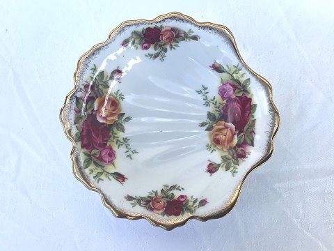 Royal Albert
Old country roses
Mussel bowl
*100DKK