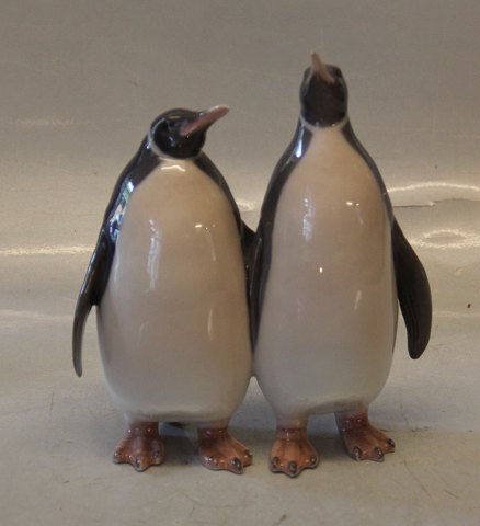 Royal Copenhagen Birds 2918 RC Pair of Penguins Th. Madsen 18 cm
