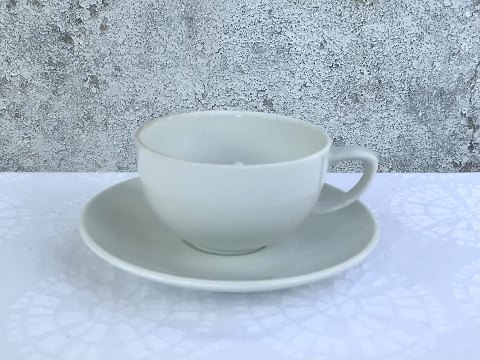 Royal Copenhagen
Hvidpot
Kaffeetasse
# 6231
* 100DKK