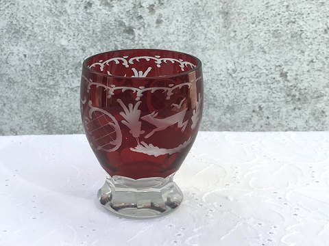 Bøhmisk glas
Rødt glas med slibninger
Bæger 
*275kr