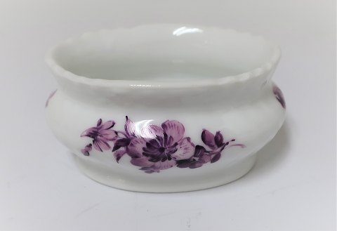 Royal Copenhagen. Curved purple. Porcelain tableware no. 483. Salt vessels. 
Model 1646. Length 6 cm. Produced before 1890.