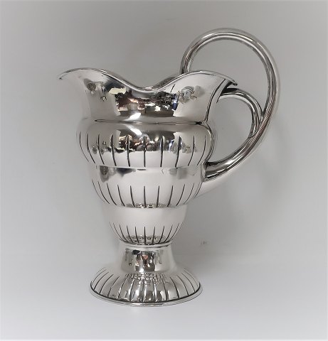 Silberkanne. Silber (830). Jugendstil. Produziert 1911. Höhe 24 cm.