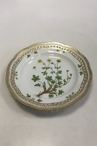 Royal Copenhagen Flora Danica Plate with pierced border No 20/3553