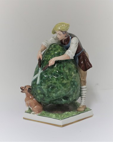 Bing & Grondahl. Porcelain figure 8039. Gardener cutting shrubs. Design: 
Drawing. Height 15 cm. (1 quality)