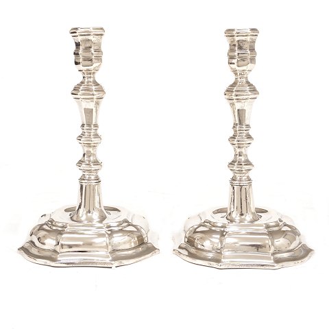 A pair of Danish Baroque silver candlesticks. 
Christen Knudsen, Aalborg, 1746-61. H: 18,1cm. W: 
485gr