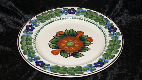 Plate #Aluminia with Flowers with small shards on the Edge
Deck No. # 832 / # 702
Measures 33.5 cm.