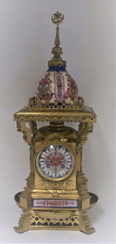 Table clock in gold-plated metal. Produced for the Turkish market. The dome is 
made of Sevre