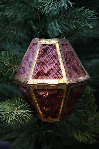 Old Christmas decorations for the Christmas tree, 6-sided Christmas lantern in 
gilded tin and red plastic with a really nice patina. H:11cm.