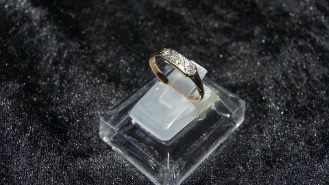 Elegant ladies ring with Diamond 14 carat Gold
Stamped 585
Str 55
Checked by jeweler
Nice and well maintained condition