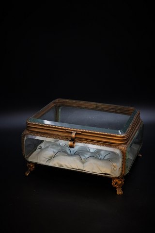 Large 1800 century French jewelry box in bronze with faceted glass, light blue 
silk cushion at the bottom.
H:11cm. W:20cm. D:18cm.