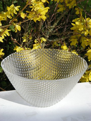 Glass bowl