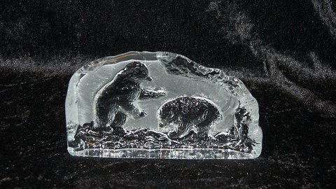 Engraved crystal glass sculpture Two Bears
Mat Jonasson Sweden
Measures 18.5 cm
Height 10 cm