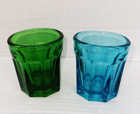 Grønt og blåt børneglas fra Fyens Glasværk