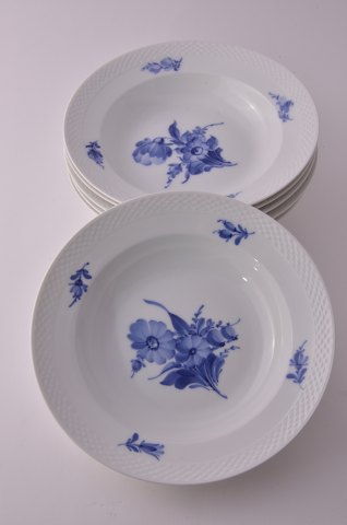 Royal Copenhagen Blue flower Braided      Deep plate 8107