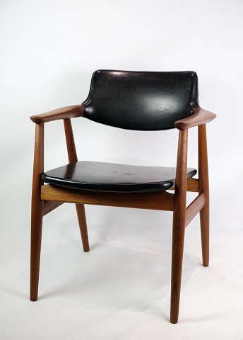 Armchair, model GM11 with solid teak frame designed by Svend Åge Eriksen 
manufactured by Glostrup Møbelfabrik in 1962.
Dimensions in cm: H: 76 W: 61 D: 48.5 SH: 45
