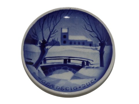 Royal Copenhagen miniature Christmas plate 
Glædelig Jul