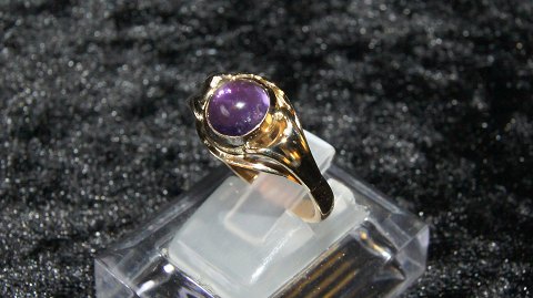 Elegant Ladies Ring with Purple Stone 14 Carat Gold