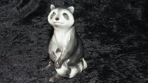 Royal Copenhagen figure, seated # raccoon.
Decoration number # 053.
1st sorting.