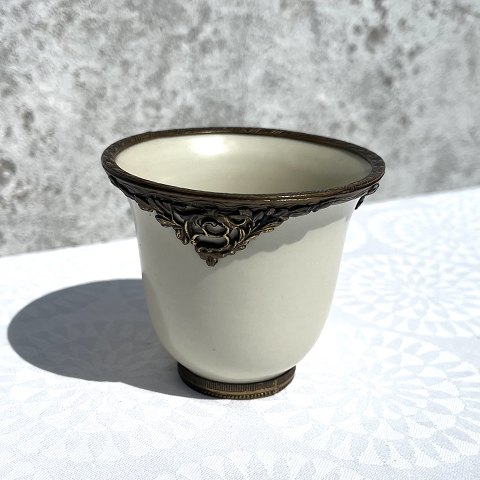 Lyngby
Vase / Tasse
Mit Metallrand
* 375 DKK