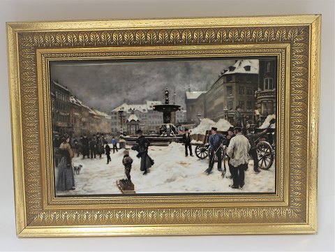Bing & Grøndahl. Porcelæn maleri. Motiv af Paul Fischer. Vinterdag på 
Gammeltorv.  Størrelse inklusiv ramme, 47*33 cm. Produceret 1750 styk. Dette har 
nummer 12