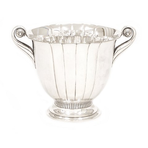 Champagne cooler silver. Grann & Laglye Denmark 
1935. H: 18cm. D bowl: 18cm.