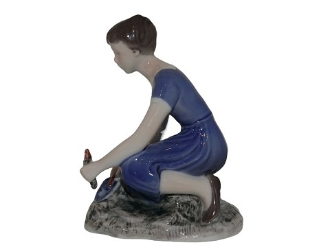 Bing & Grondahl figurine
Girl planting a flower