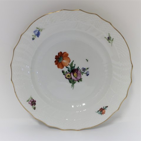 Royal Copenhagen. Let saksisk blomst. Middagstallerken. Model 493/1621. Diameter 
25 cm. (1 sortering).