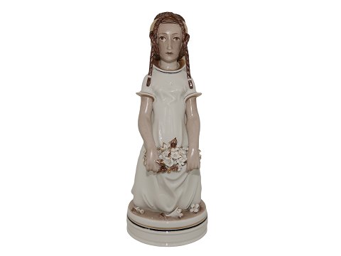 Royal Copenhagen overglaze figurine
Huguenot girl by Arno Malinowski