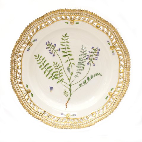 Royal Copenhagen Flora Danica porcelain dinner 
plate. #3553. D: 25,5cm