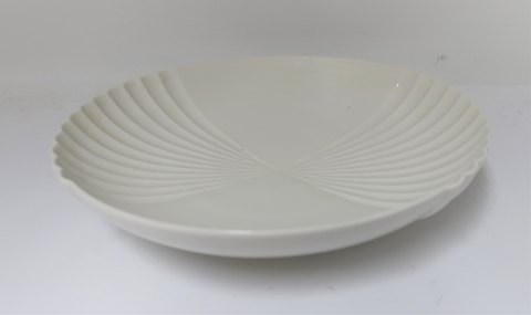 Königliches Kopenhagen. Schale aus Blanc de Chine. Modell 3420. Durchmesser 20,5 
cm (2 Wahl)