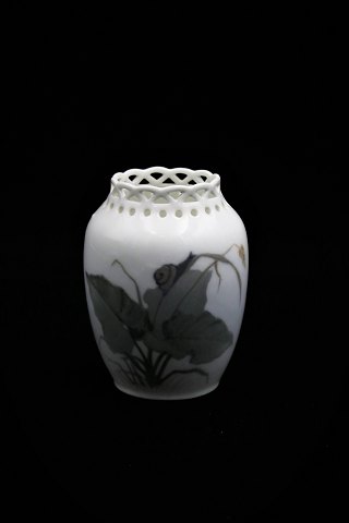 Small Royal Copenhagen vase with floral motif. 
RC#1683/224. H:9,5cm. 1.sort.
Before 1923.